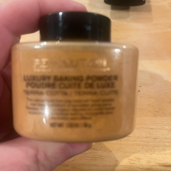 Revolution Luxury Baking Powder - Warm Terra Cotta - Picture 1 of 1